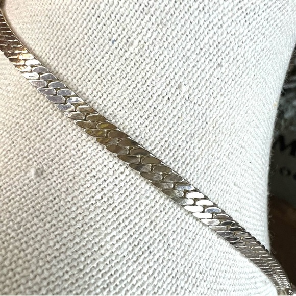 Elegant Silver Heart Necklace - Picture 6 of 8